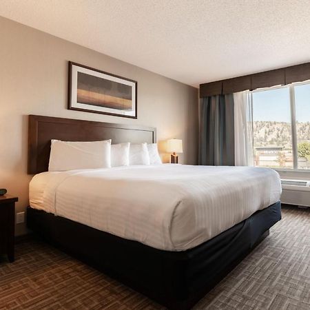 Hotel Kelowna & Conference Centre Extérieur photo
