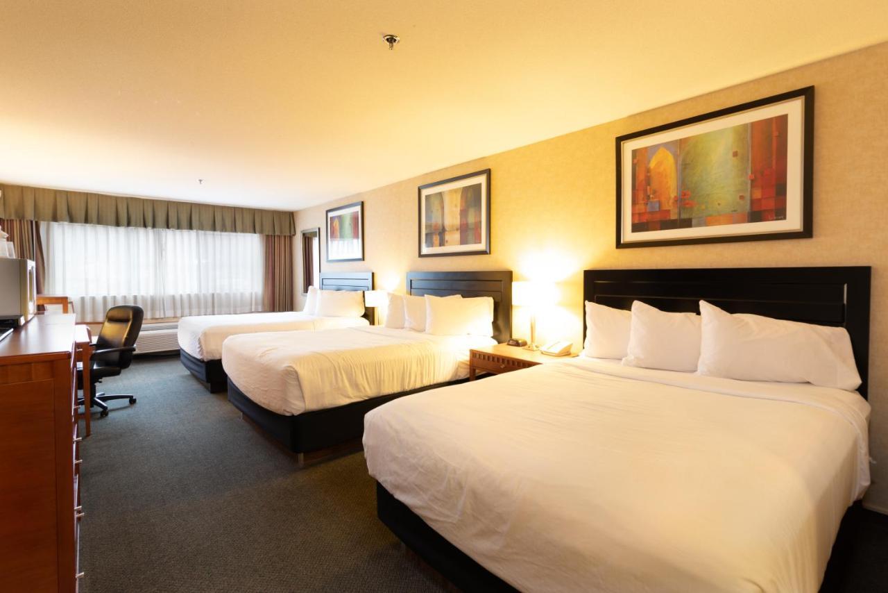 Hotel Kelowna & Conference Centre Extérieur photo