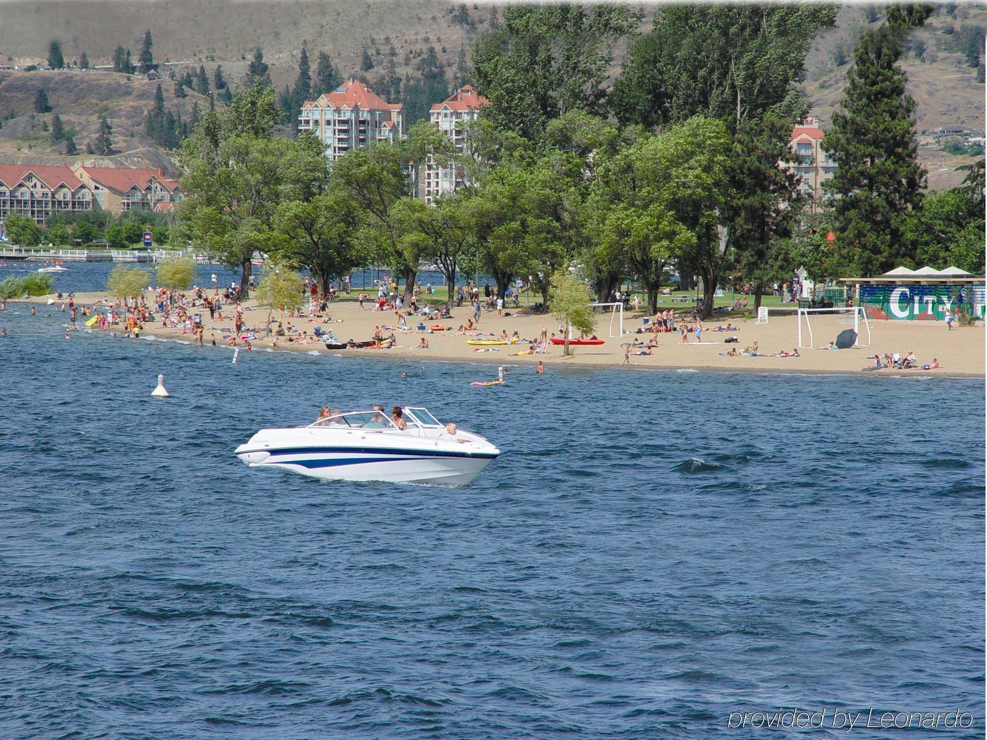 Hotel Kelowna & Conference Centre Extérieur photo