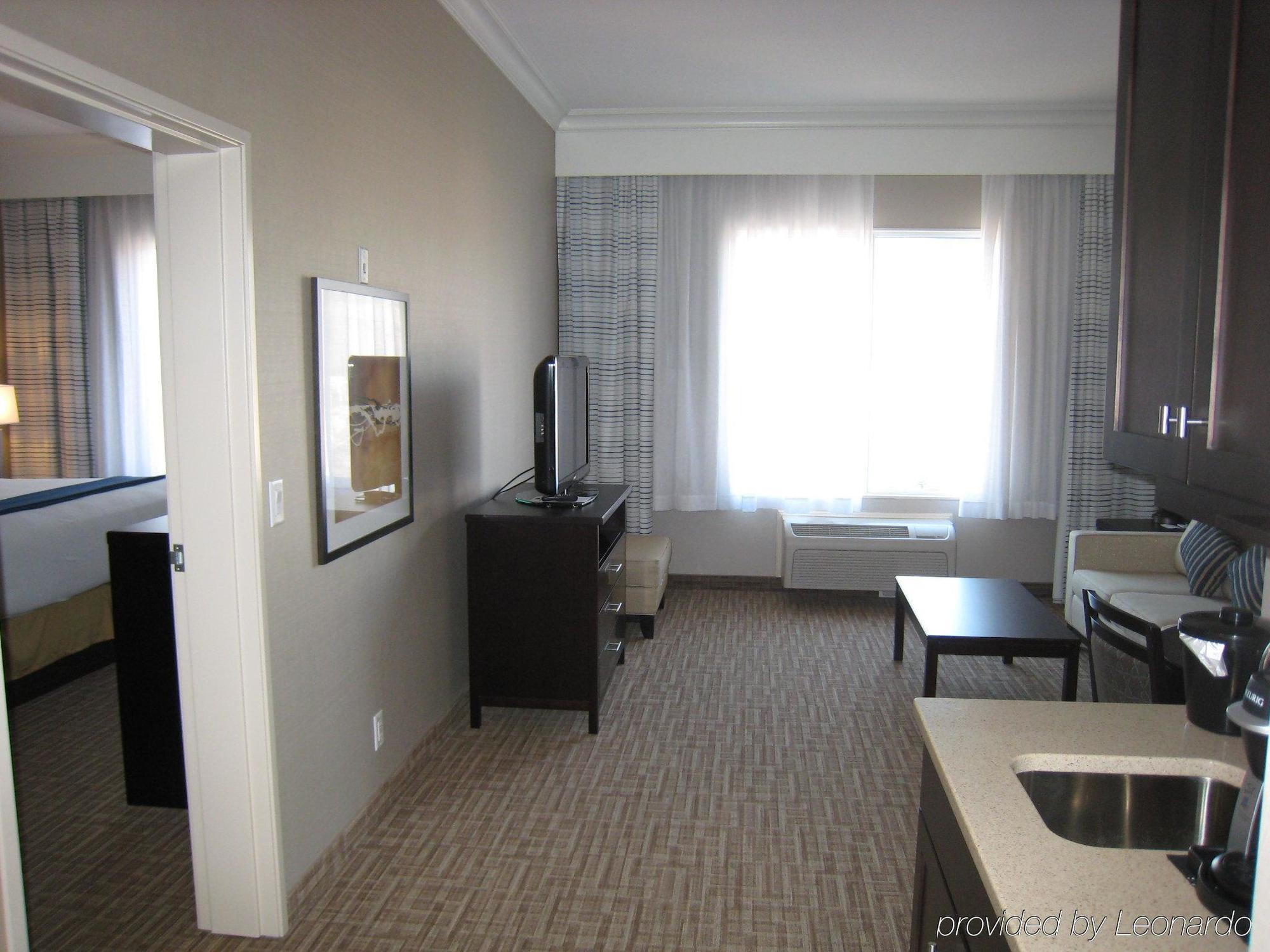 Hotel Kelowna & Conference Centre Extérieur photo