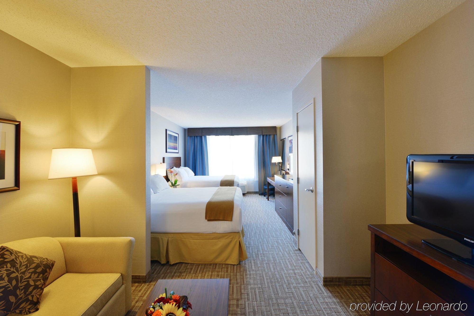 Hotel Kelowna & Conference Centre Extérieur photo