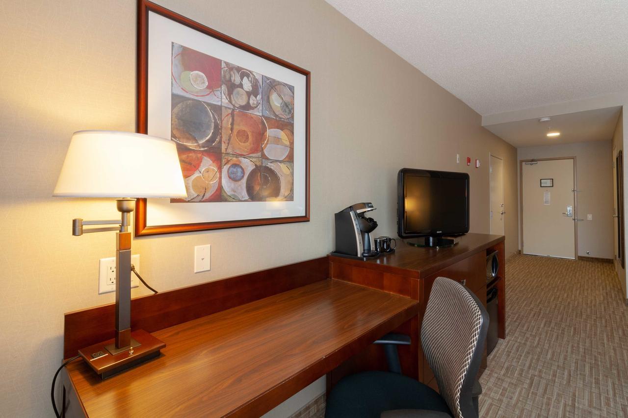 Hotel Kelowna & Conference Centre Extérieur photo