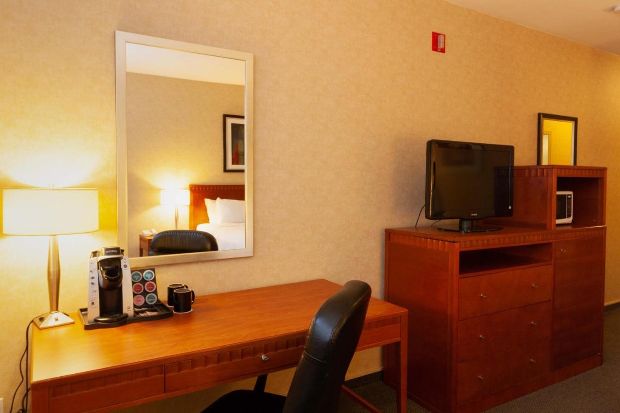 Hotel Kelowna & Conference Centre Extérieur photo