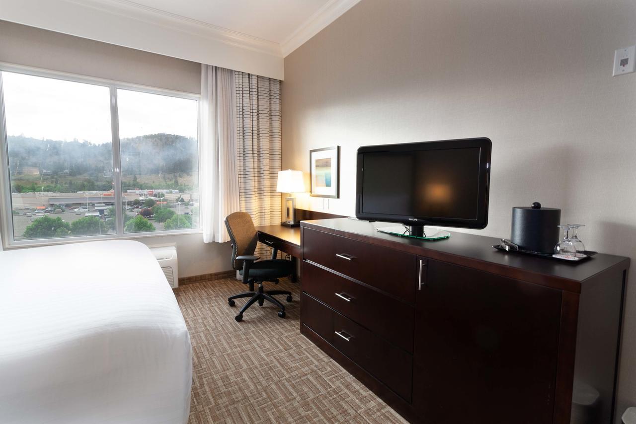 Hotel Kelowna & Conference Centre Extérieur photo