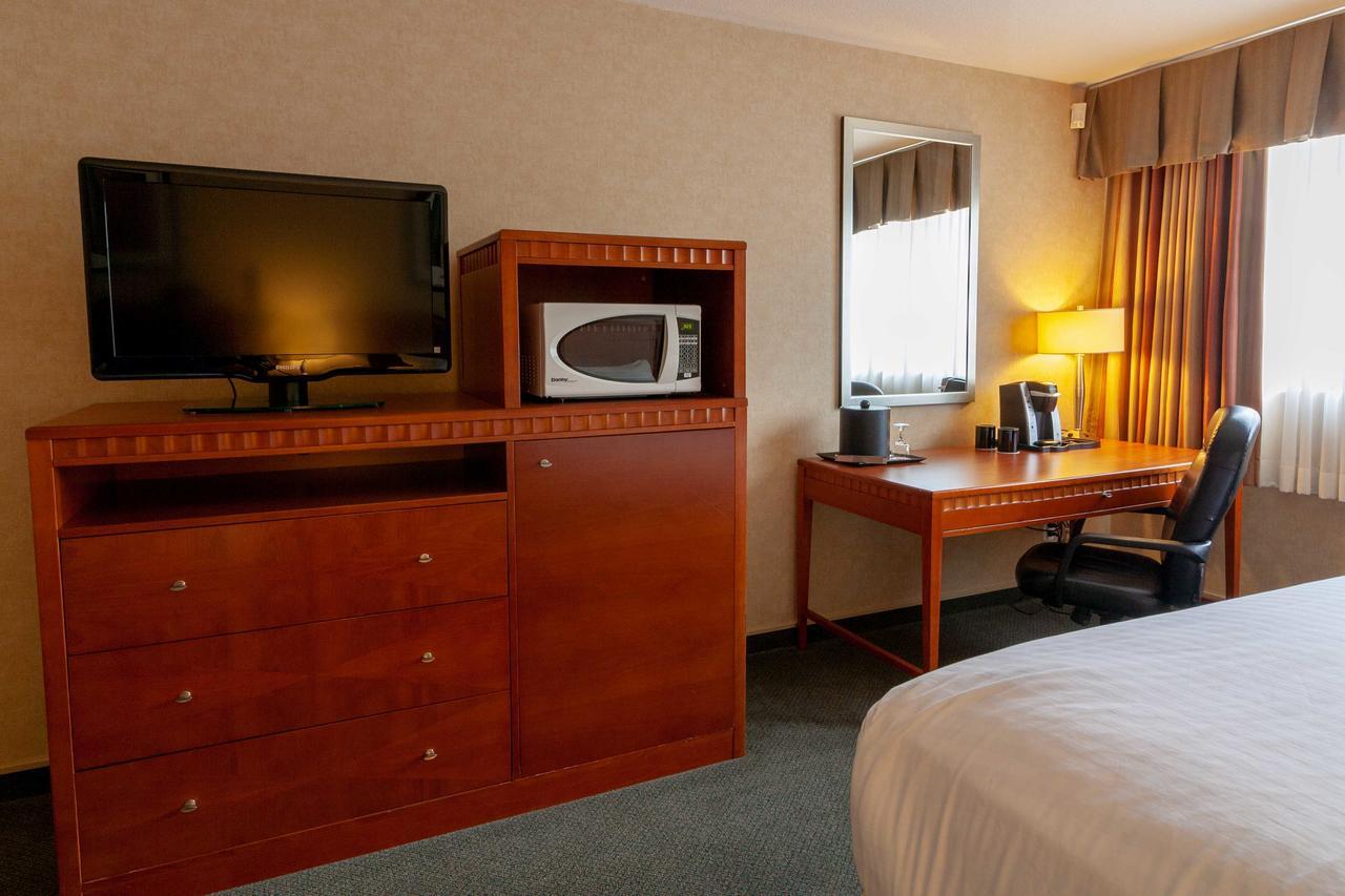 Hotel Kelowna & Conference Centre Extérieur photo
