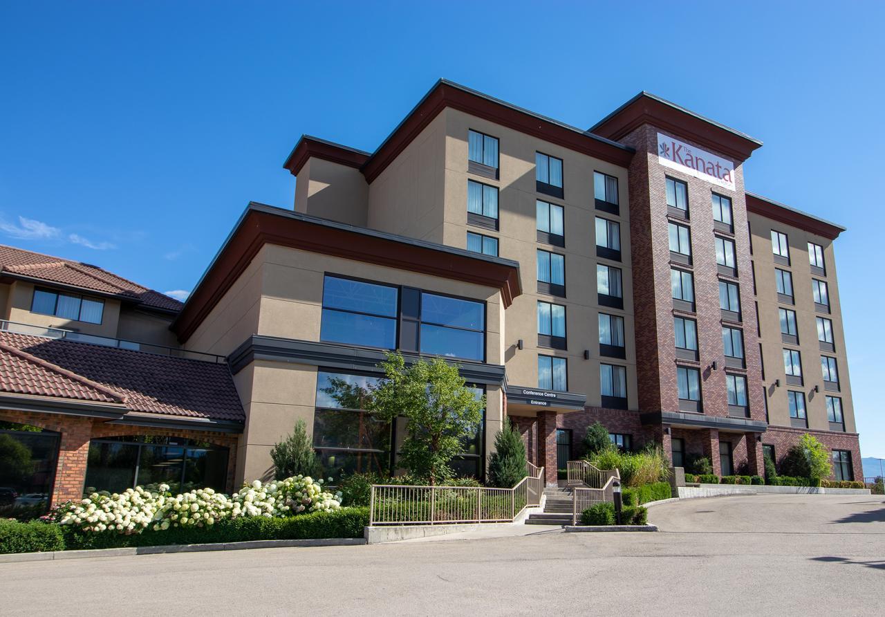 Hotel Kelowna & Conference Centre Extérieur photo