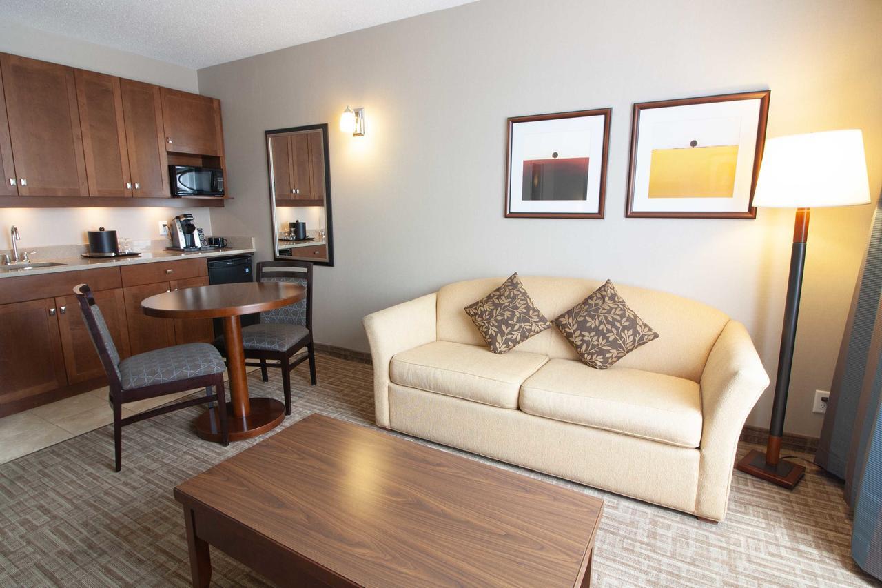 Hotel Kelowna & Conference Centre Extérieur photo