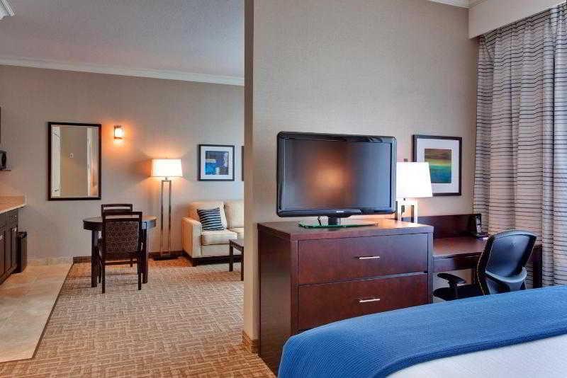 Hotel Kelowna & Conference Centre Extérieur photo
