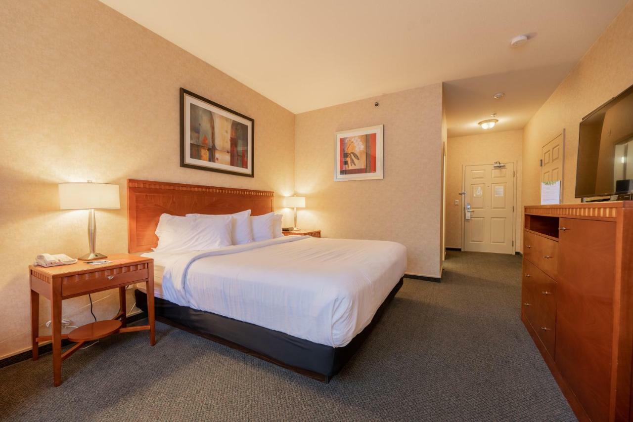 Hotel Kelowna & Conference Centre Extérieur photo