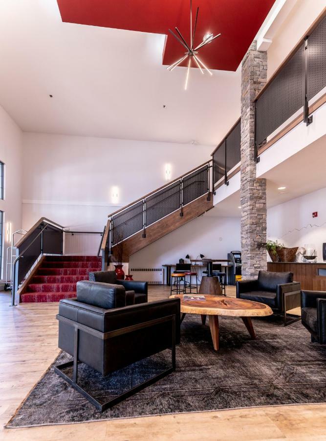 Hotel Kelowna & Conference Centre Extérieur photo